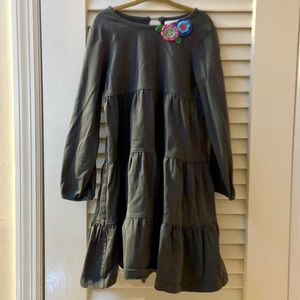 EUC Hanna Andersson Toddler Girls Grey Tiered Dress with Knit Flowers size 5